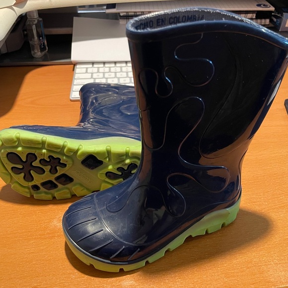 Skeeper rain boots, toddler size 6.5 - Picture 2 of 2